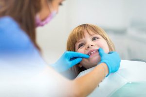 لق شدن روکش استیل دندان شیری | تیم دندانپزشکی نیل - Nil Dental Team